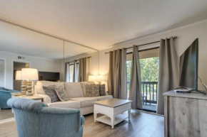 Walk to Beach Condo with Balcony in Hilton Head